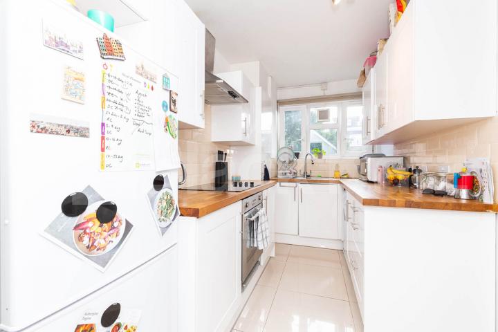 Arranged over two floors and within close proximity to Shoreditch Park Cavendish Street, Shoreditch Park